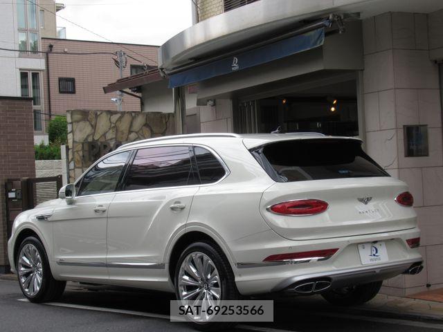 Bentley BENTAYGA 2023-06 7325824-7