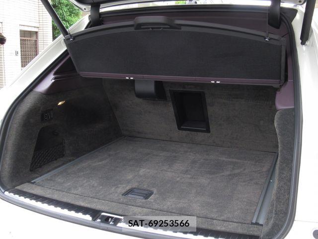 Bentley BENTAYGA 2023-06 7325824-8