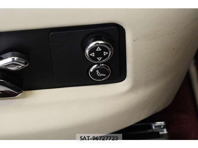 Bentley Bentley 2021-11 8129123-16