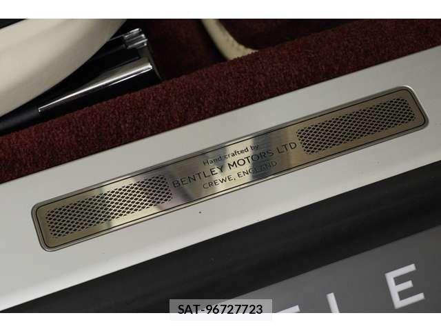 Bentley Bentley 2021-11 8129123-17