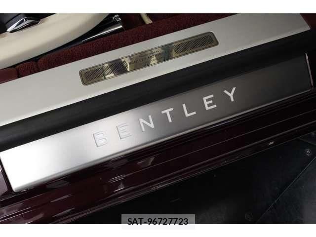 Bentley Bentley 2021-11 8129123-1