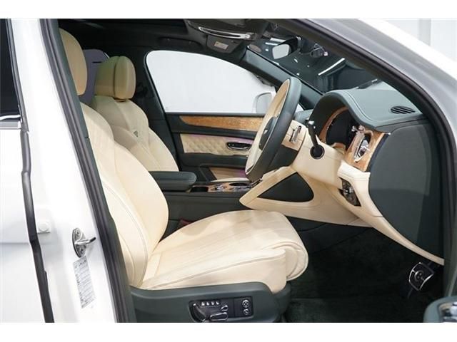Bentley BENTAYGA 2022-12 469963-11