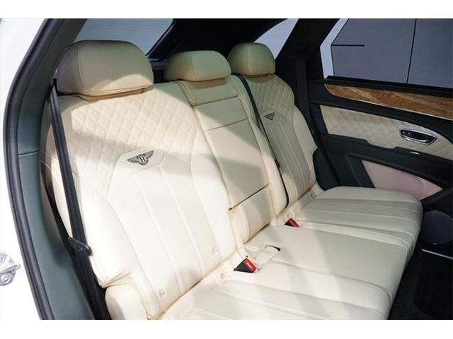 Bentley BENTAYGA 2022-12 469963-14