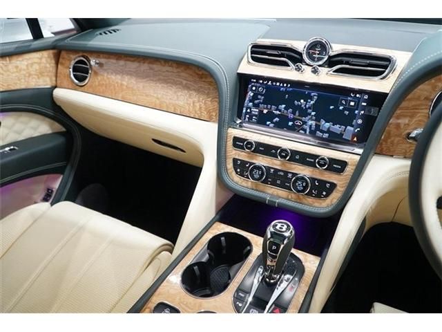 Bentley BENTAYGA 2022-12 469963-17