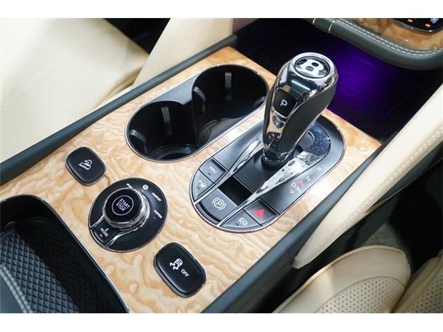 Bentley BENTAYGA 2022-12 469963-19
