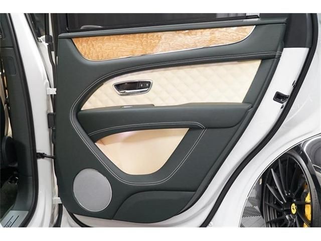 Bentley BENTAYGA 2022-12 469963-22