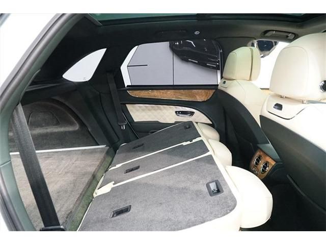 Bentley BENTAYGA 2022-12 469963-25