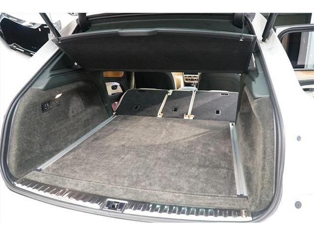 Bentley BENTAYGA 2022-12 469963-26