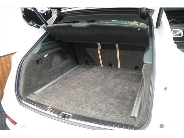 Bentley BENTAYGA 2022-12 469963-27