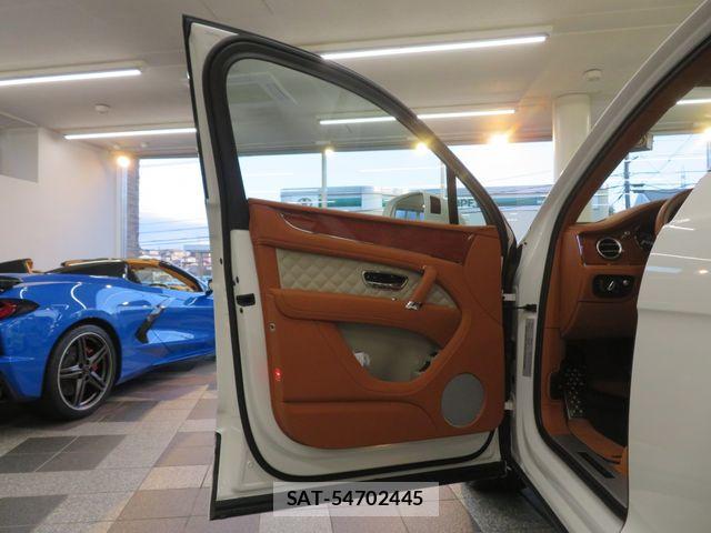 Bentley BENTAYGA 2019-07 4930741-18