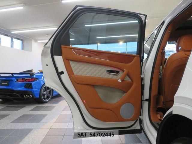 Bentley BENTAYGA 2019-07 4930741-21