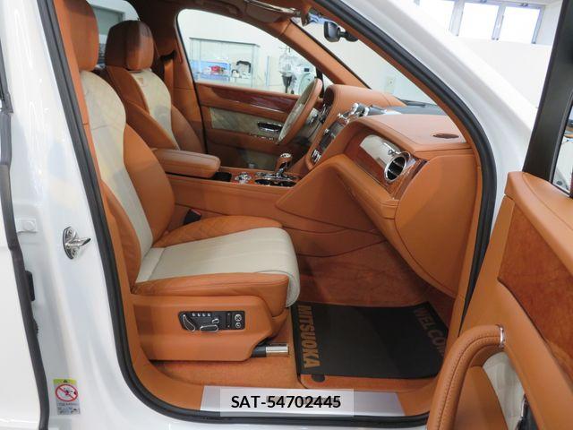Bentley BENTAYGA 2019-07 4930741-23