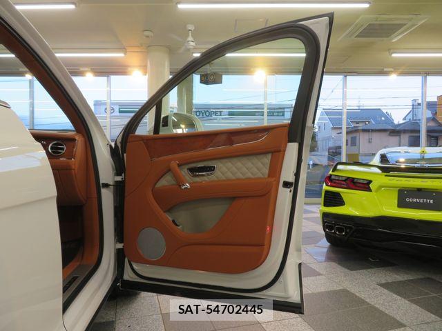 Bentley BENTAYGA 2019-07 4930741-25