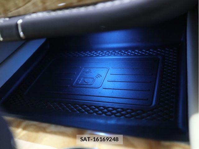 Bentley BENTAYGA 2023-08 7213751-26