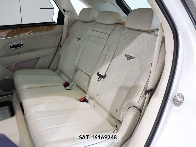 Bentley BENTAYGA 2023-08 7213751-6