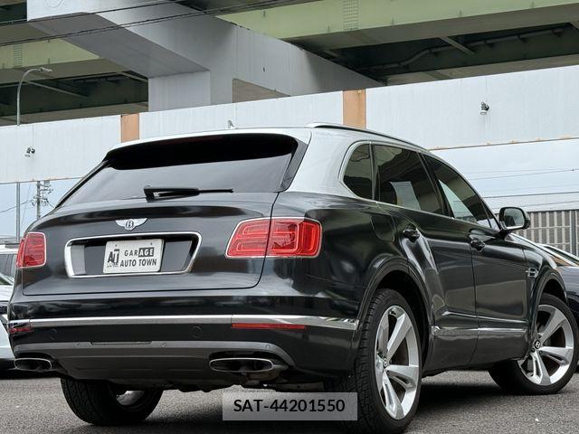 Bentley BENTAYGA 2017-09 7978583-3