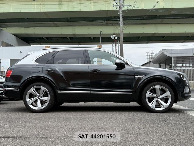 Bentley BENTAYGA 2017-09 7978583-7