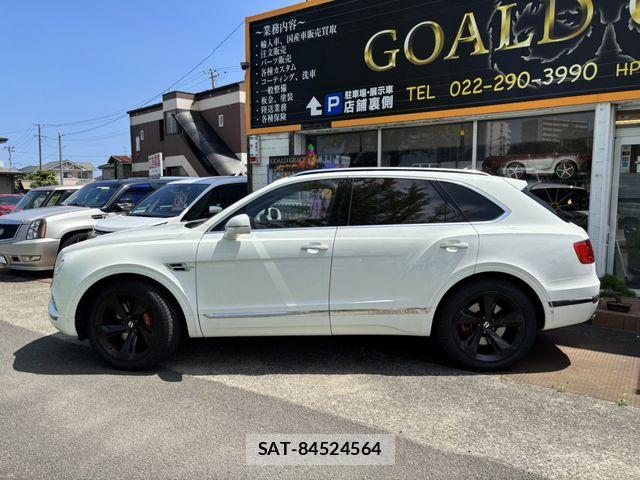 Bentley BENTAYGA 2018-12 8334993-2