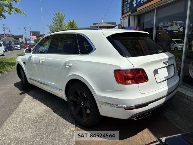 Bentley BENTAYGA 2018-12 8334993-3