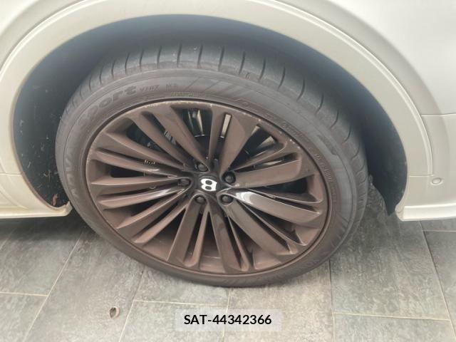 Bentley BENTAYGA 2022-01 8878803-9