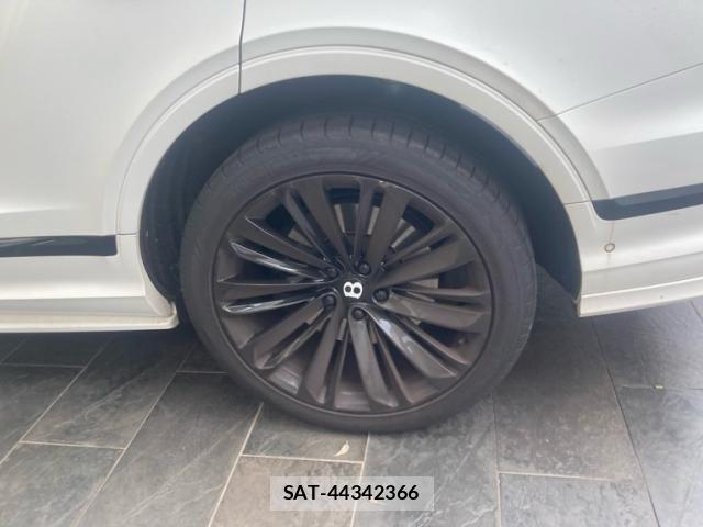 Bentley BENTAYGA 2022-01 8878803-11