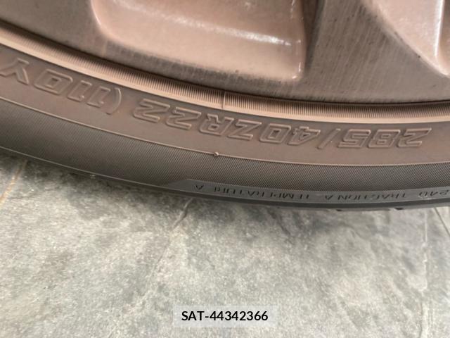 Bentley BENTAYGA 2022-01 8878803-12