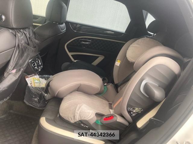 Bentley BENTAYGA 2022-01 8878803-13