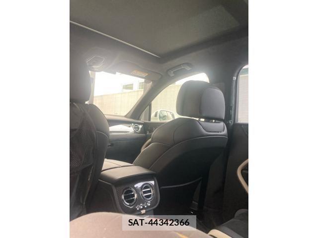 Bentley BENTAYGA 2022-01 8878803-14