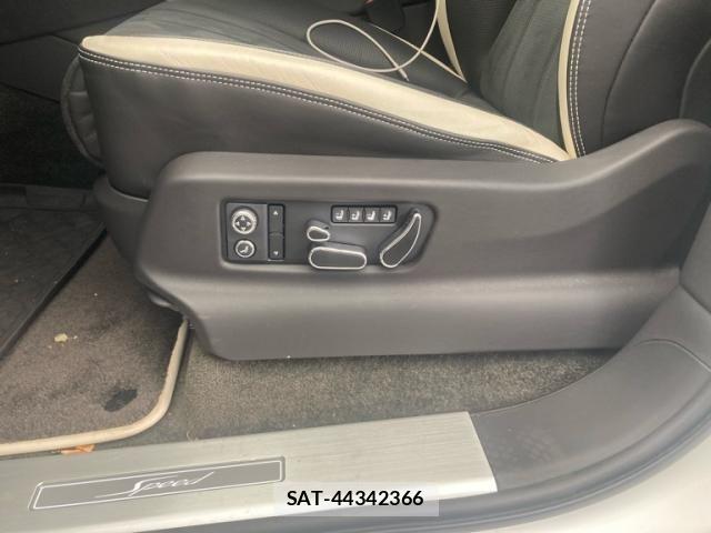 Bentley BENTAYGA 2022-01 8878803-18
