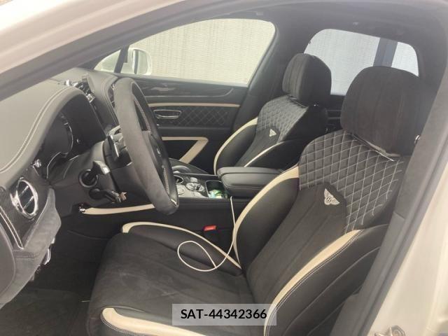 Bentley BENTAYGA 2022-01 8878803-19