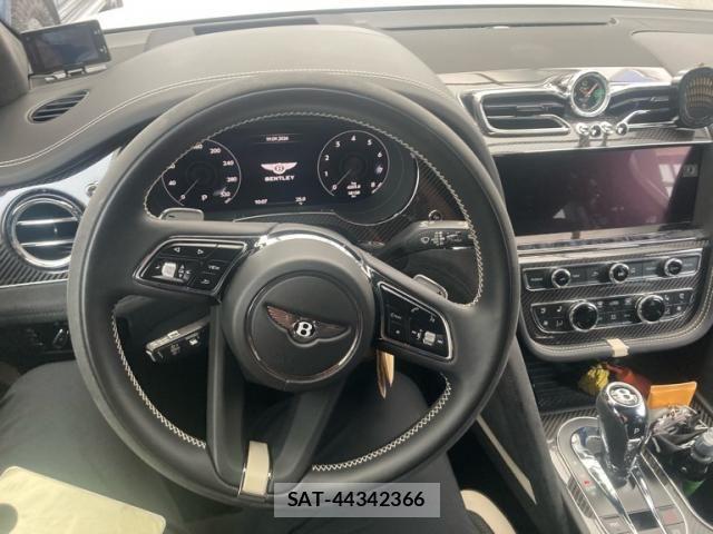 Bentley BENTAYGA 2022-01 8878803-20