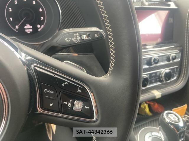 Bentley BENTAYGA 2022-01 8878803-21