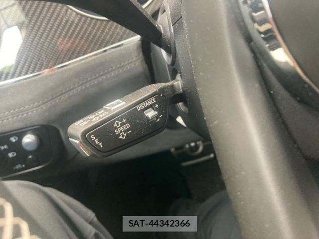 Bentley BENTAYGA 2022-01 8878803-22