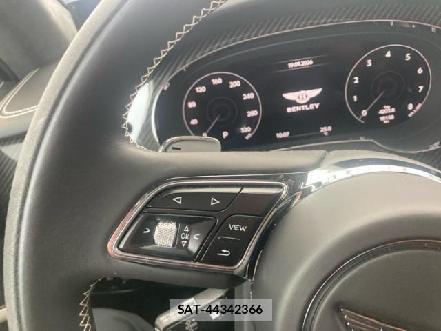 Bentley BENTAYGA 2022-01 8878803-23