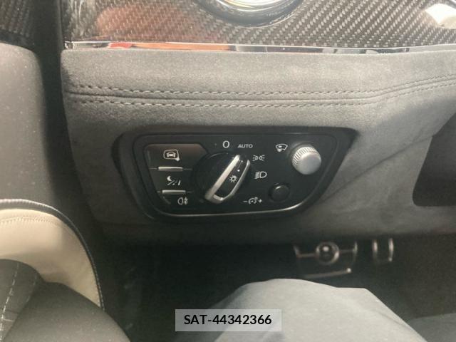 Bentley BENTAYGA 2022-01 8878803-24