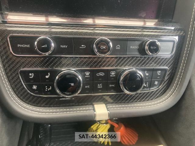 Bentley BENTAYGA 2022-01 8878803-26
