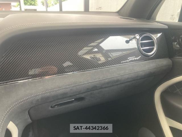 Bentley BENTAYGA 2022-01 8878803-27