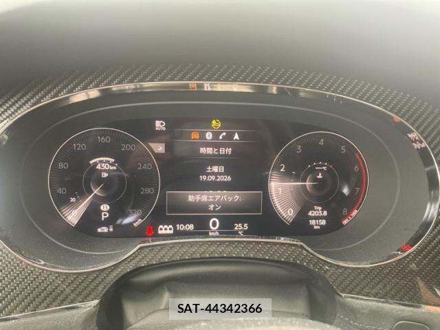 Bentley BENTAYGA 2022-01 8878803-28