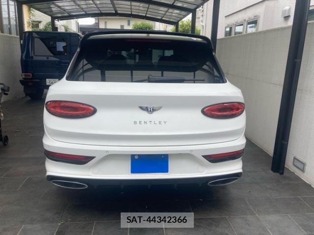 Bentley BENTAYGA 2022-01 8878803-3