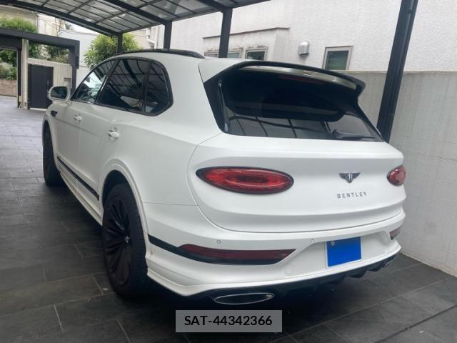 Bentley BENTAYGA 2022-01 8878803-5
