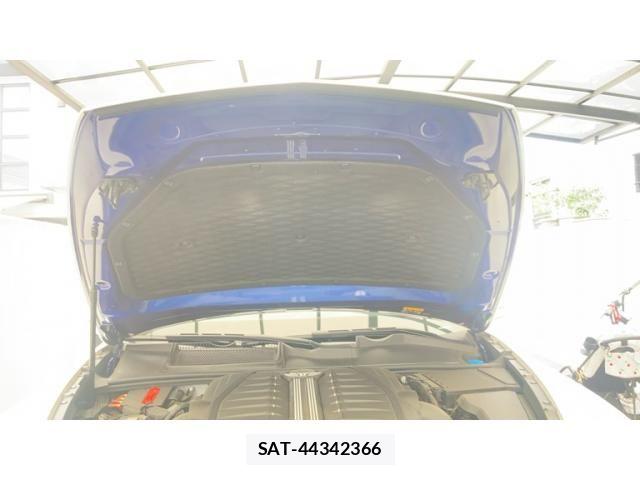 Bentley BENTAYGA 2022-01 8878803-8