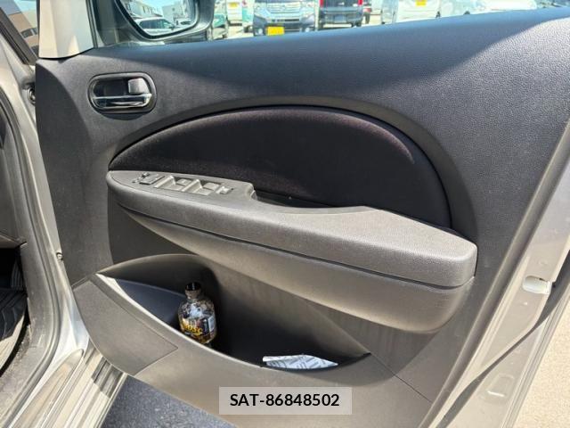 Mazda BIANTE 2015-06 7215161-10