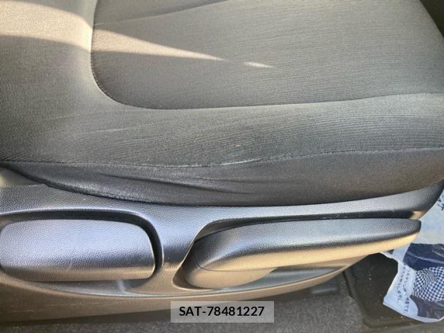 Mazda BIANTE 2013-05 7215159-18