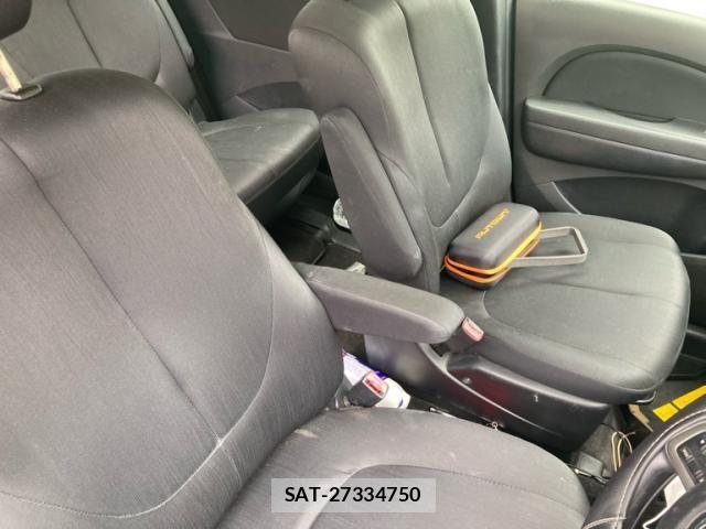 Mazda BIANTE 2011-04 7721176-17