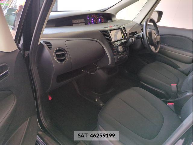 Mazda BIANTE 2013-07 8206508-2