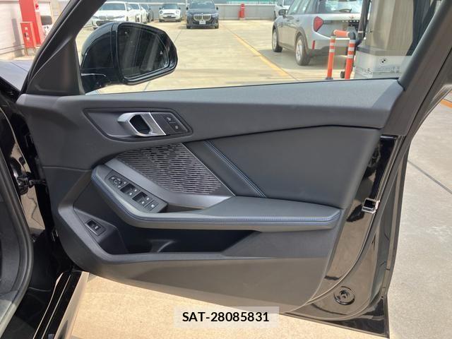 Bmw 1 SERIES 2025-10 8206519-23