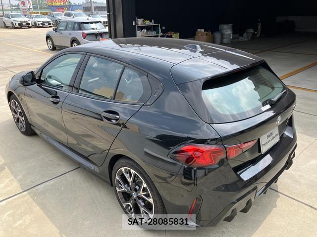 Bmw 1 SERIES 2025-10 8206519-6