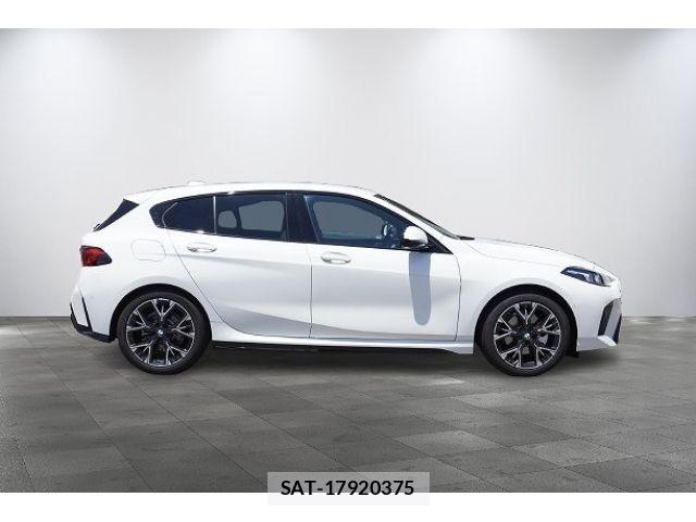 Bmw 1 SERIES 2026-02 8228992-6