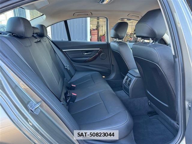 Bmw 3 SERIES 2018-06 3355771-9