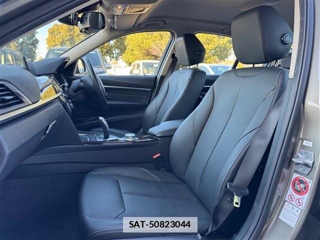 Bmw 3 SERIES 2018-06 3355771-11